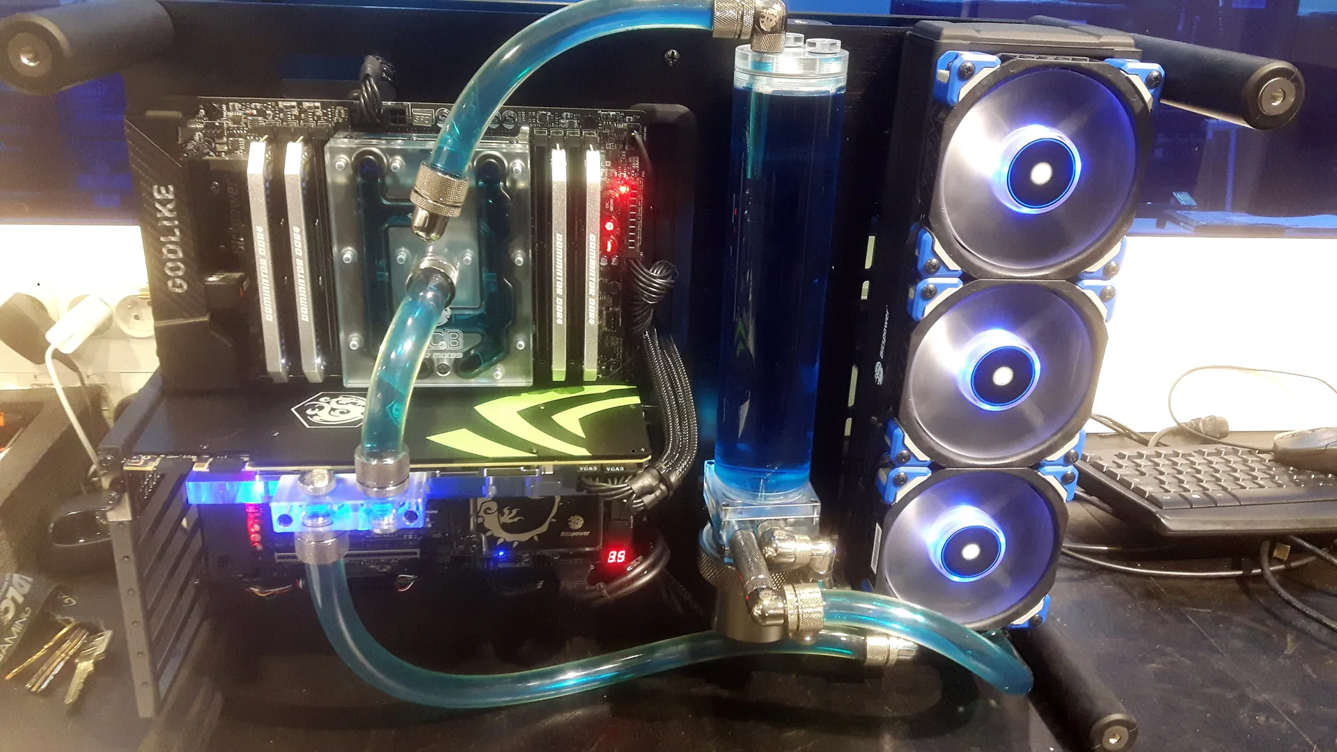 PC client avec watercooling custom flexible entièrement personnalisé
