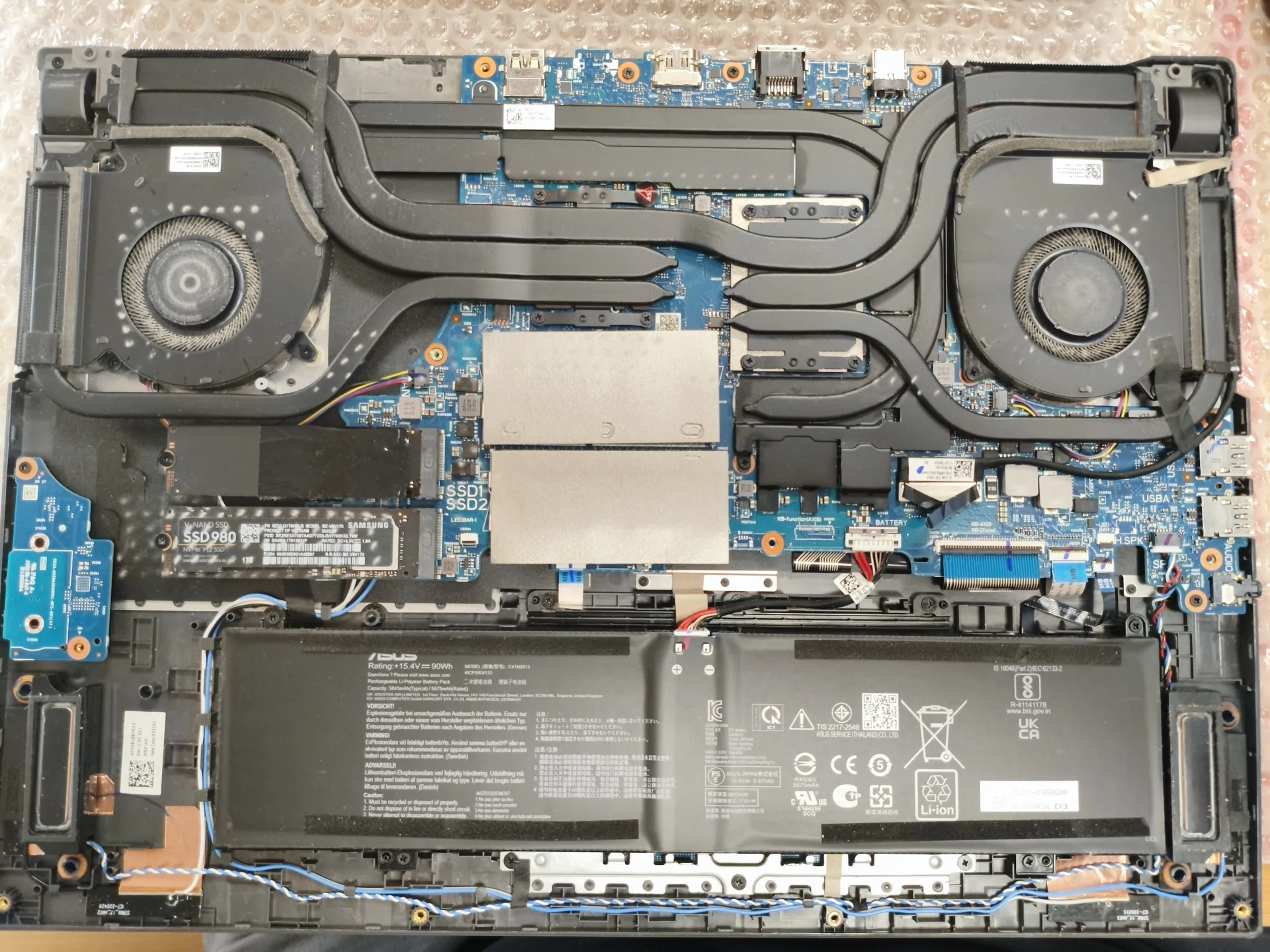 PC portable ASUS après nettoyage des ventilateurs et ajout d’un SSD NVMe
