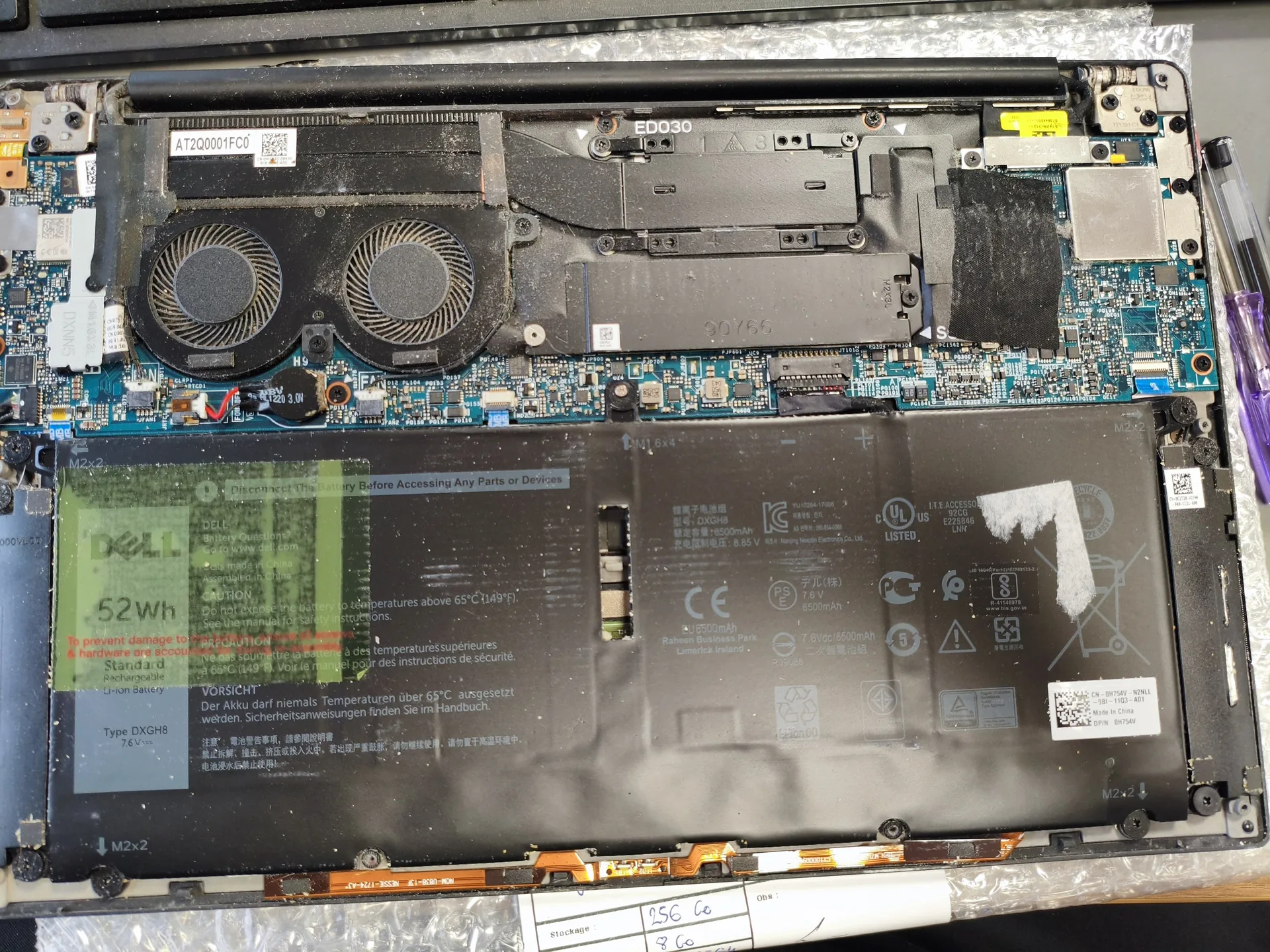 PC portable Dell ouvert pour remplacement du ventilateur et nettoyage interne